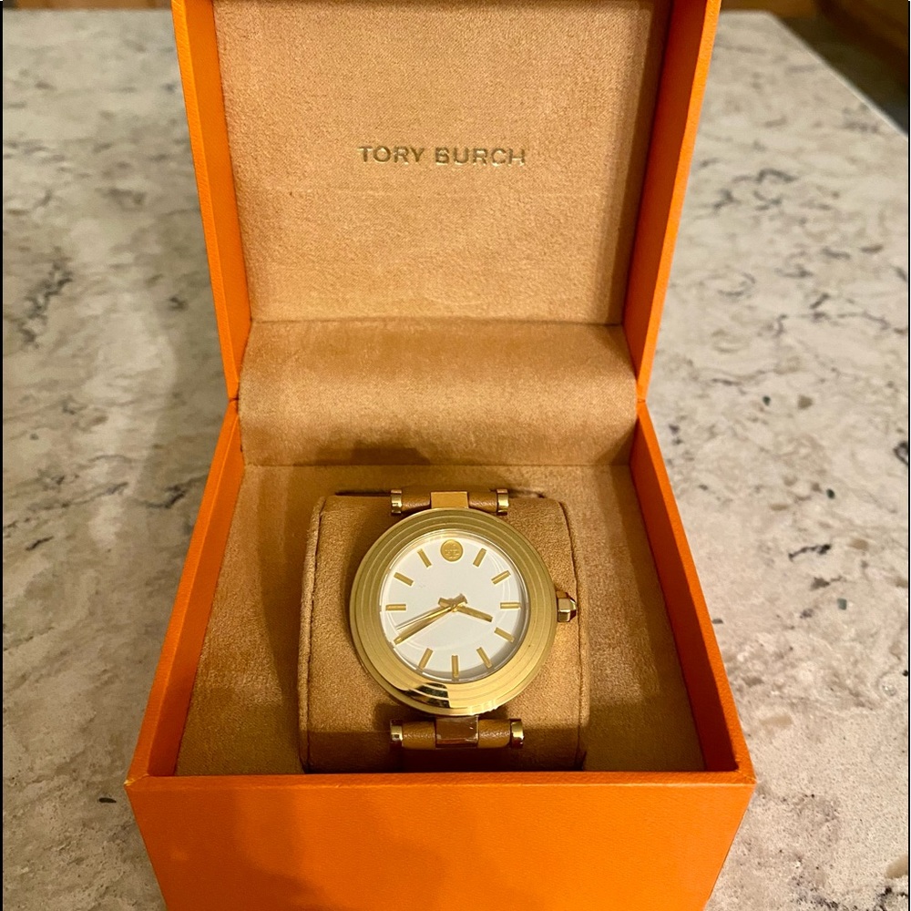 Like new! Tory Burch Classic-T Watch